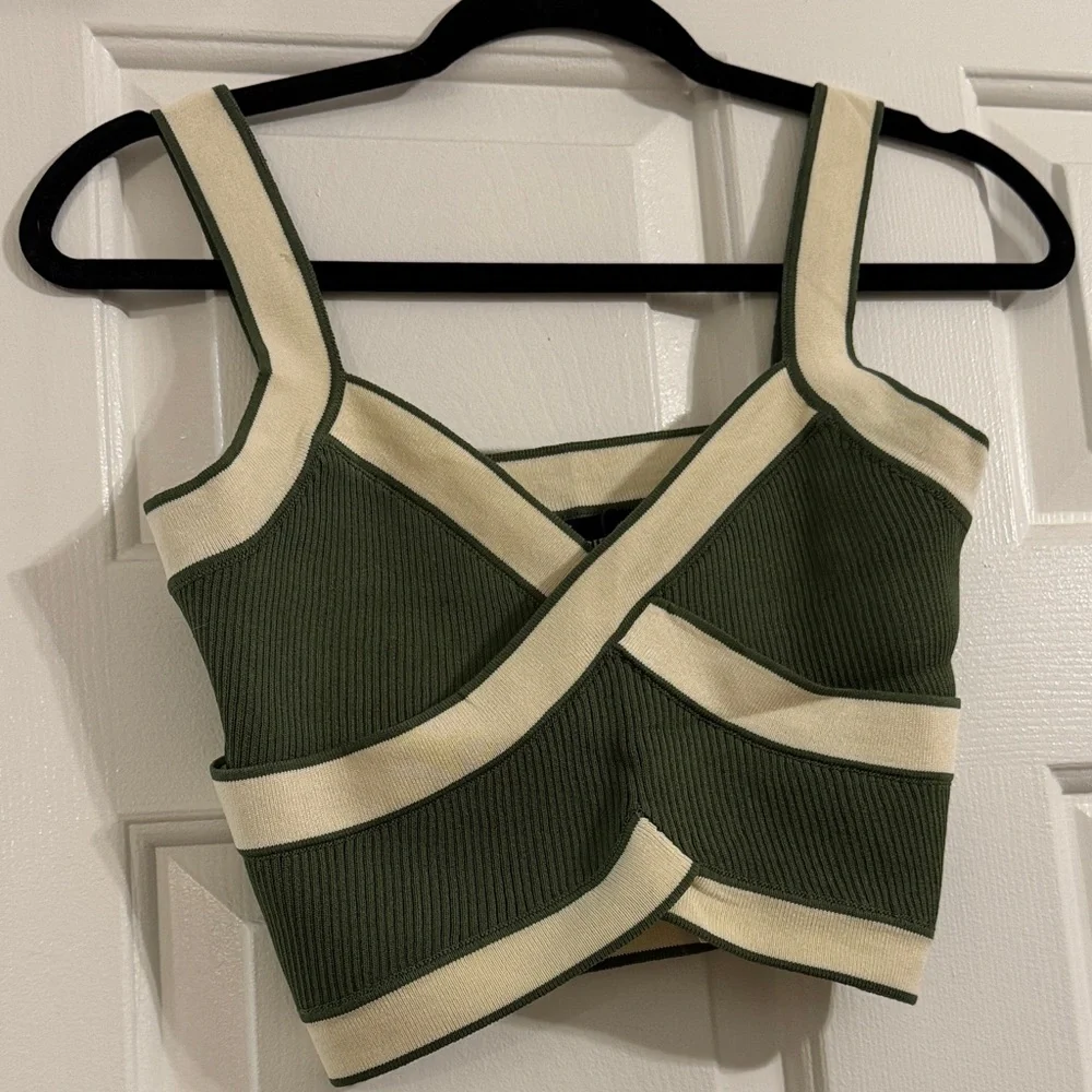 NWT Cider Olive and Cream Crop Top - Picture 3 of 4